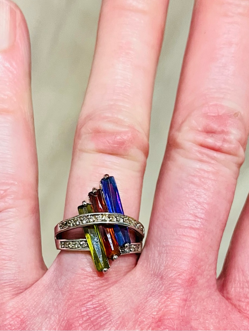 Beautiful RSC RS Covenant SilverTone Red Green Purple Rhinestone Size 7 Ring.